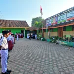 SDN Grobog Wetan 01 Gelar Upacara Hari Pendidikan Nasional 2025 SDN Grobog Wetan 01 Gelar Upacara Hari Pendidikan Nasional 2025